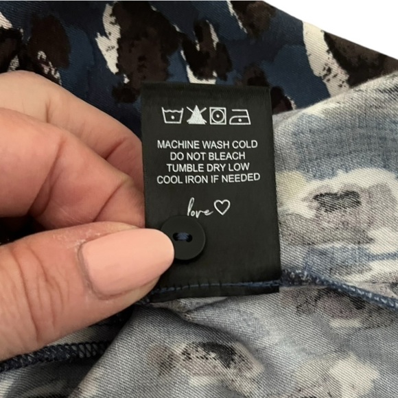 NIC + ZOE Leopard Blues Live In Top - Picture 7 of 9